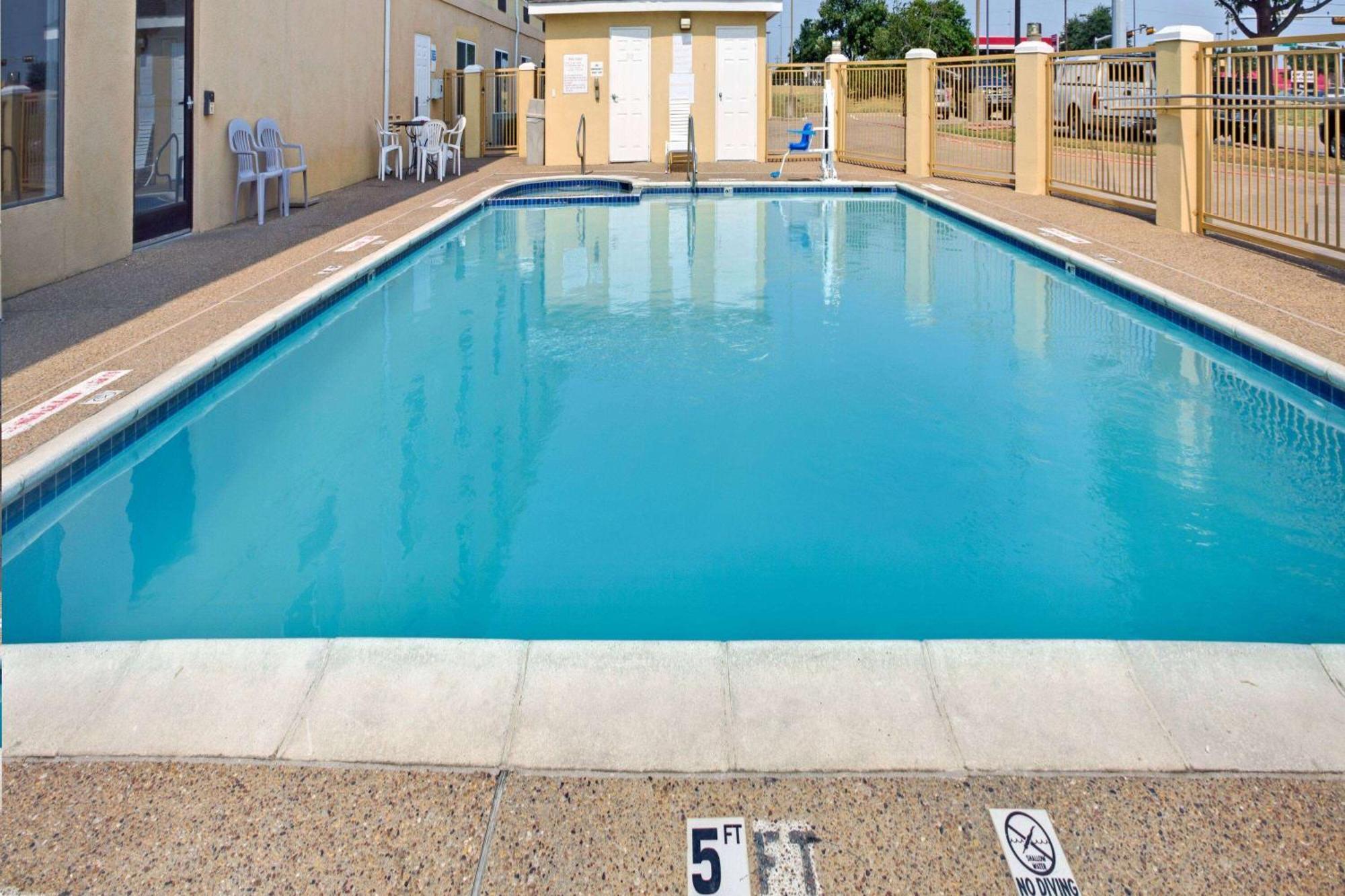 Days Inn By Wyndham Dallas Garland West Luaran gambar